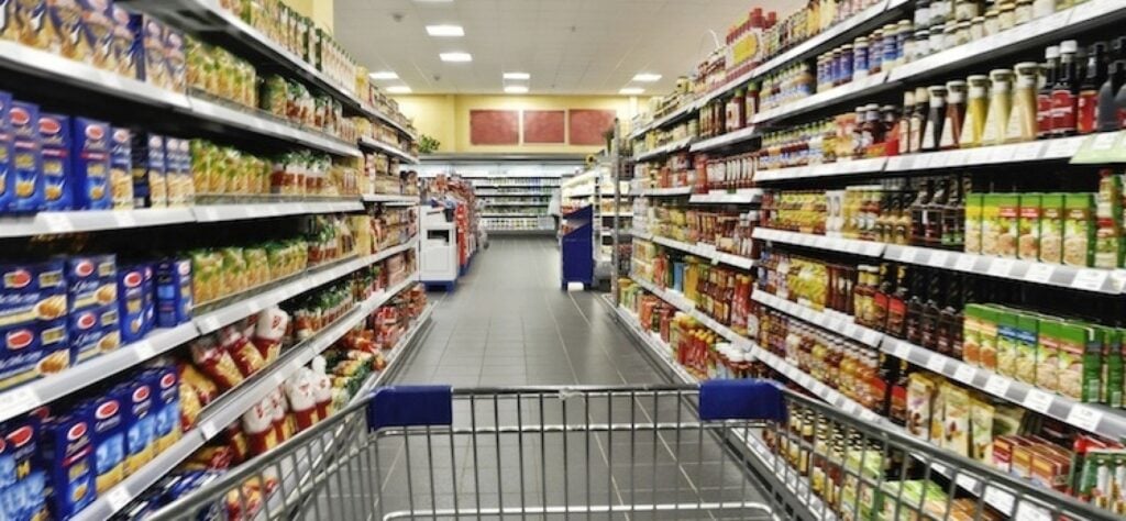 Carta dedicata a te, che cosa cambia per il bonus da 500 euro. Chi ne ha diritto, come fare domanda, quando sarà disponibile e quali spese copre supermercato 1