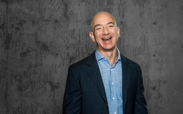 In attesa di assumere robot, Amazon rende cyber i suoi corrieri. Come funzionano gli occhiali smart per fattorini Amazon Jeff Bezos