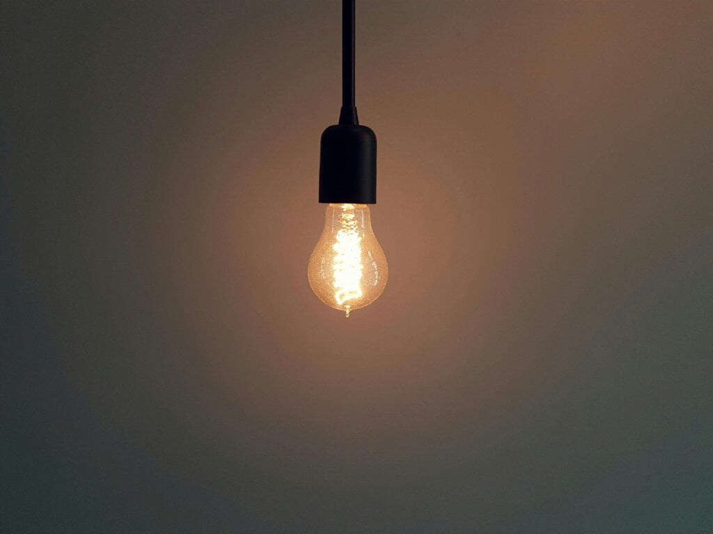 Bonus sociale acqua, luce, gas e Tari. Chi ha diritto all’agevolazione e a quanto ammonta?