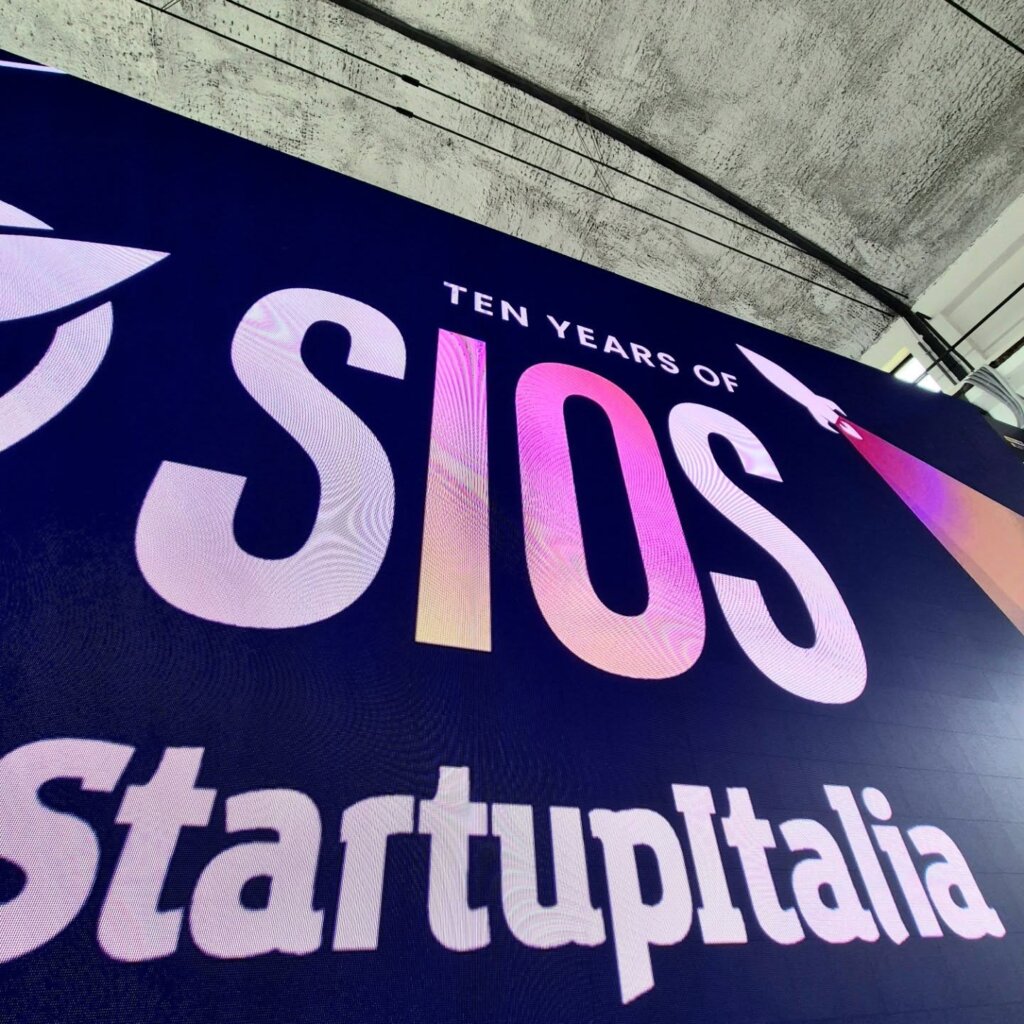 Quel passo dopo passo. Da compiere insieme. L'analisi del report di metà anno That's Round sios