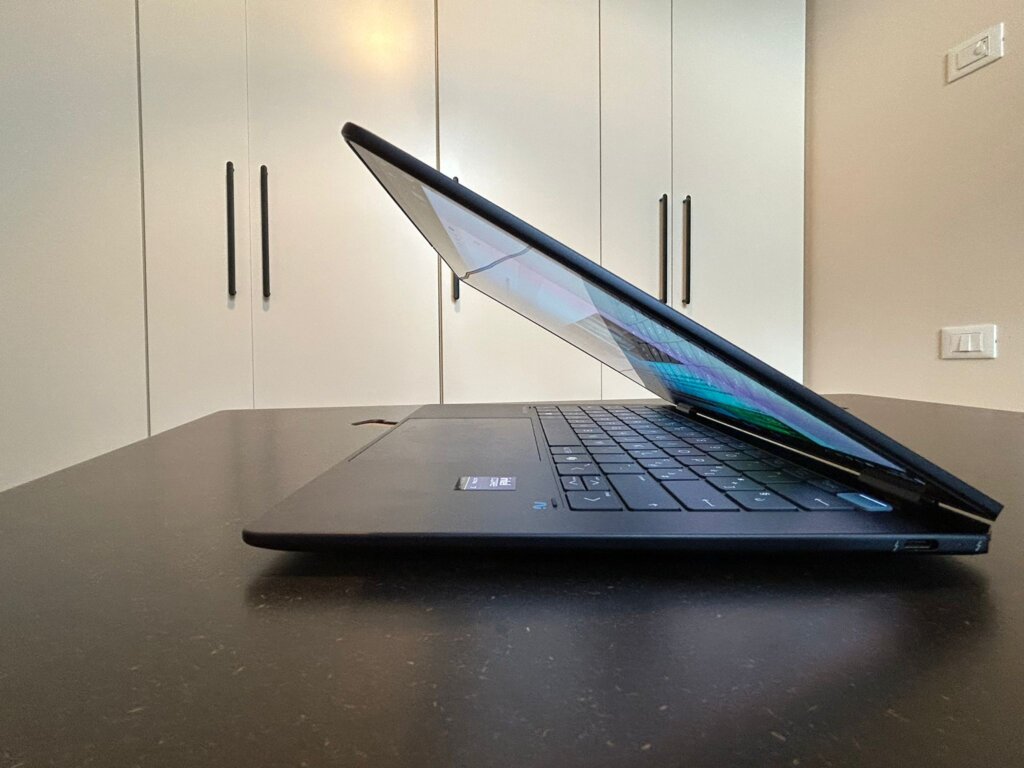HP OmniBook Ultra Flip 14, il portatile convertibile per un'estate sempre di corsa WhatsApp Image 2025 07 15 at 13.58.09 1