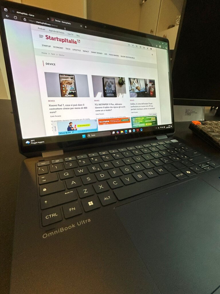 HP OmniBook Ultra Flip 14, il portatile convertibile per un'estate sempre di corsa WhatsApp Image 2025 07 15 at 13.58.09