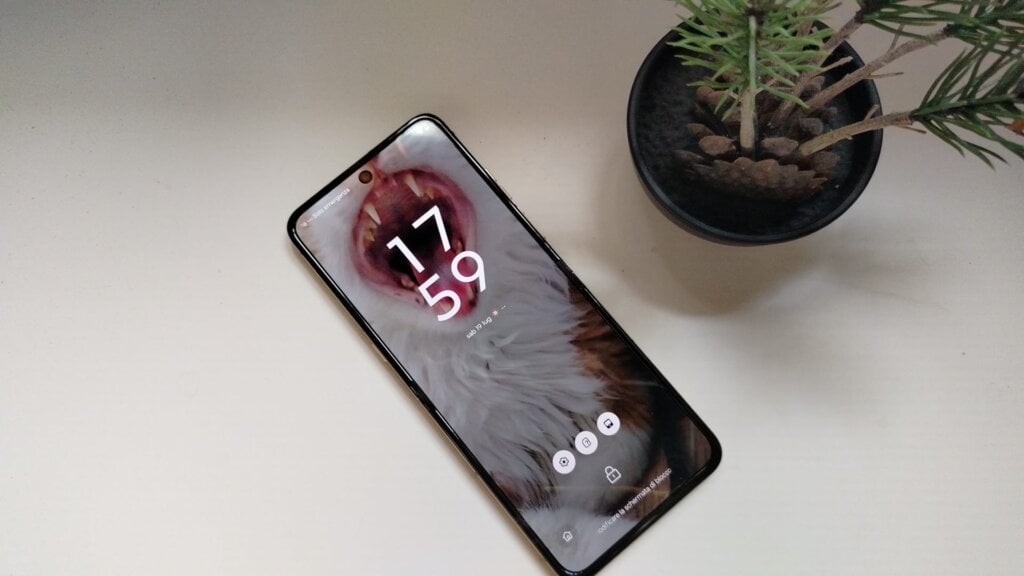 Motorola Razr 60 Ultra, un pieghevole raffinato che vi farà restare a bocca spalancata? Motorola Razr 60 Ultra 11