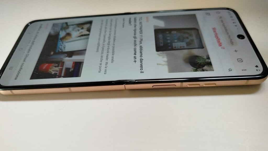 Motorola Razr 60 Ultra, un pieghevole raffinato che vi farà restare a bocca spalancata? Motorola Razr 60 Ultra 5 1