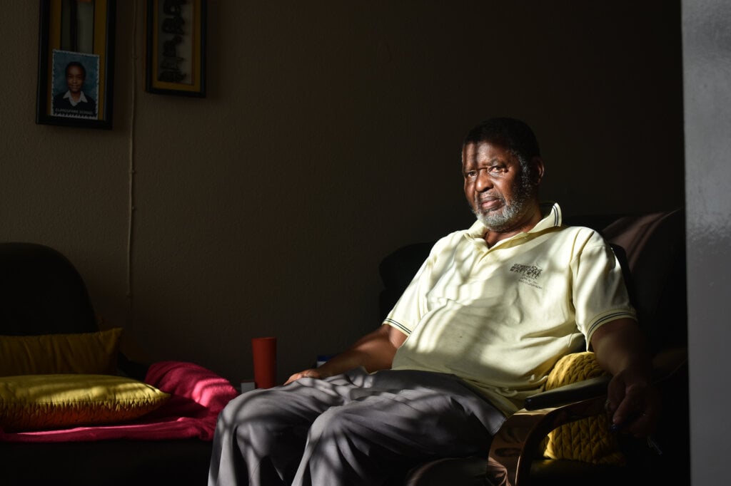 Sibusiso Bheka, l'artista della notte che trasforma le township in Sudafrica in poesia visiva. «La fotografia ha dato un senso alla mia vita» %C2%A9Tadiwa Mkono Mkhulu Cindi 2024