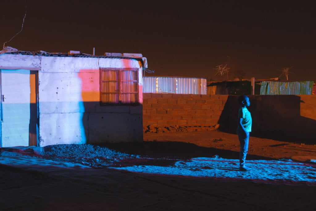 Sibusiso Bheka, l'artista della notte che trasforma le township in Sudafrica in poesia visiva. «La fotografia ha dato un senso alla mia vita» %C2%A9Sibusiso Bheka Iparty 2016 1