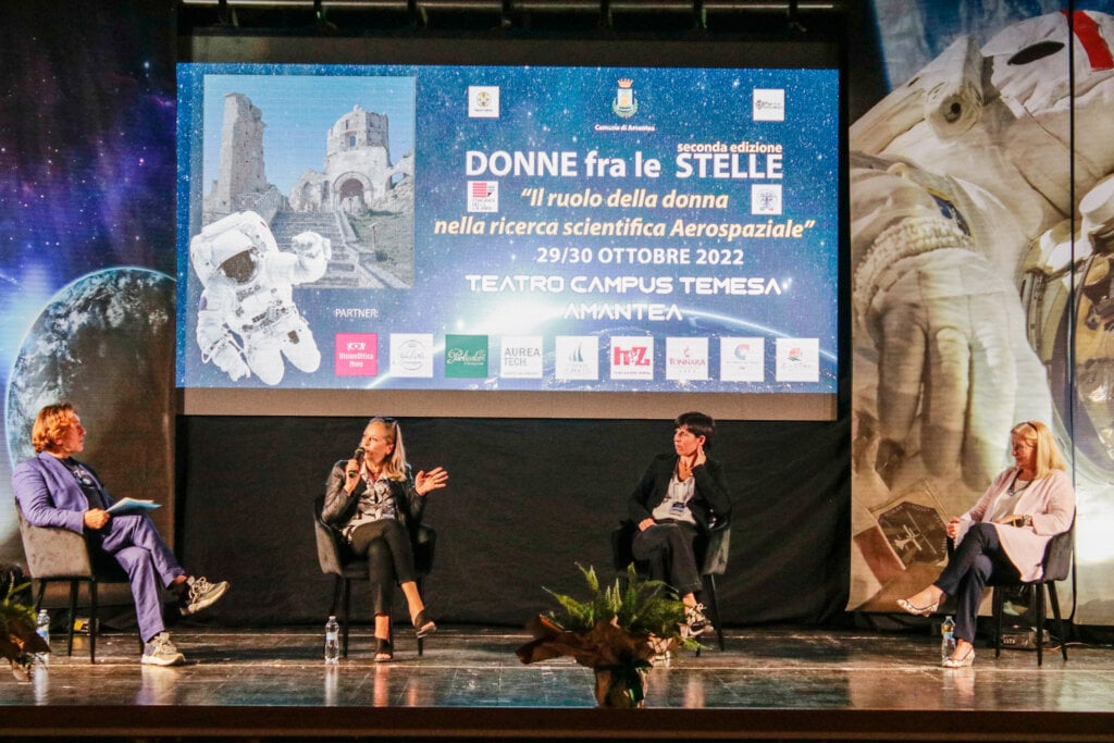 Stelle, femminile plurale. «Solo così diventeremo la prima specie interplanetaria» donne tra le stelle