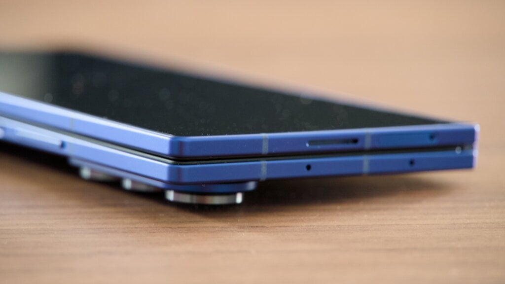 Samsung Galaxy Z Fold7 sulla scrivania