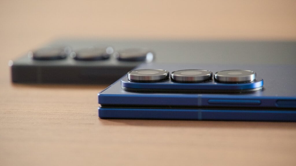 Galaxy S25 Ultra e Samsung Galaxy Z Fold7 a confronto