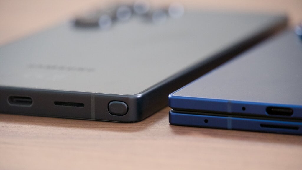 Galaxy S25 Ultra e Samsung Galaxy Z Fold7 a confronto
