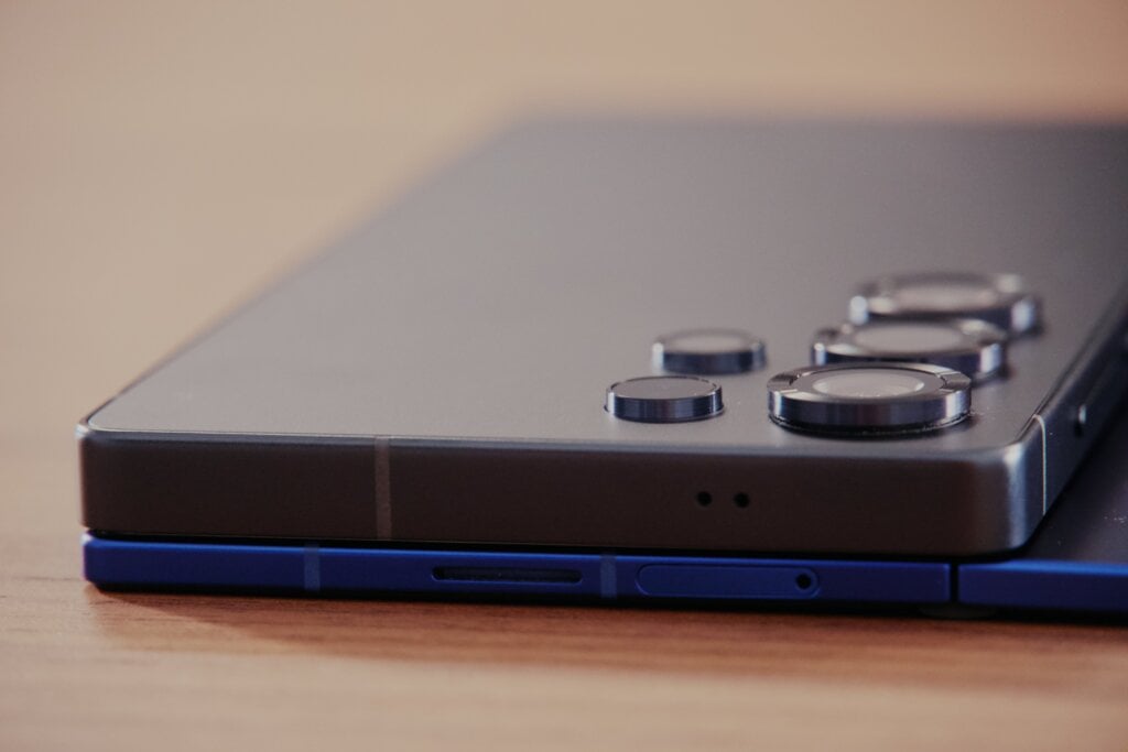 Galaxy S25 Ultra e Samsung Galaxy Z Fold7 a confronto