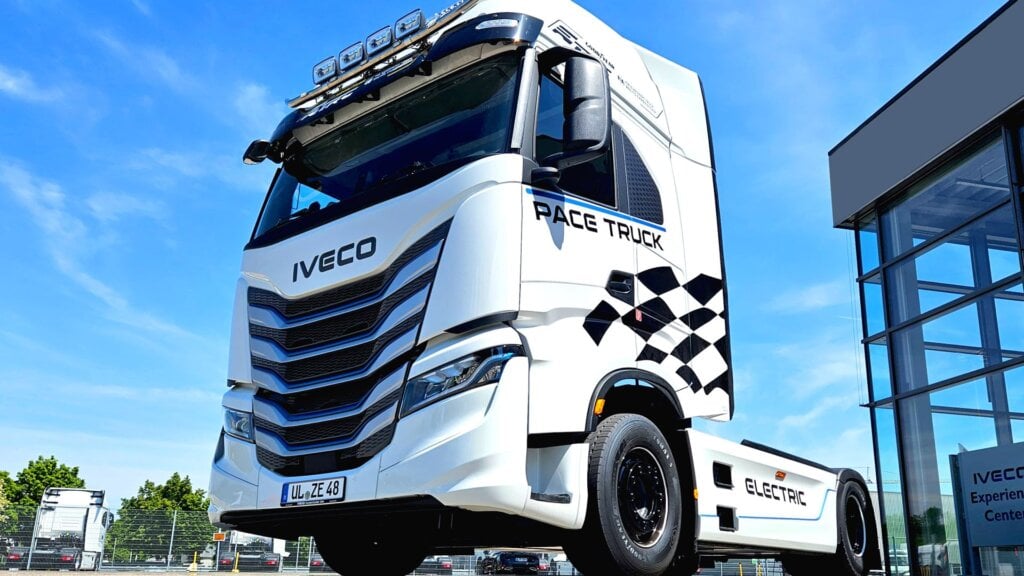 Iveco senza il ramo Difesa (in vendita a Leonardo) sbanda nei conti: giù utili e ricavi iveco