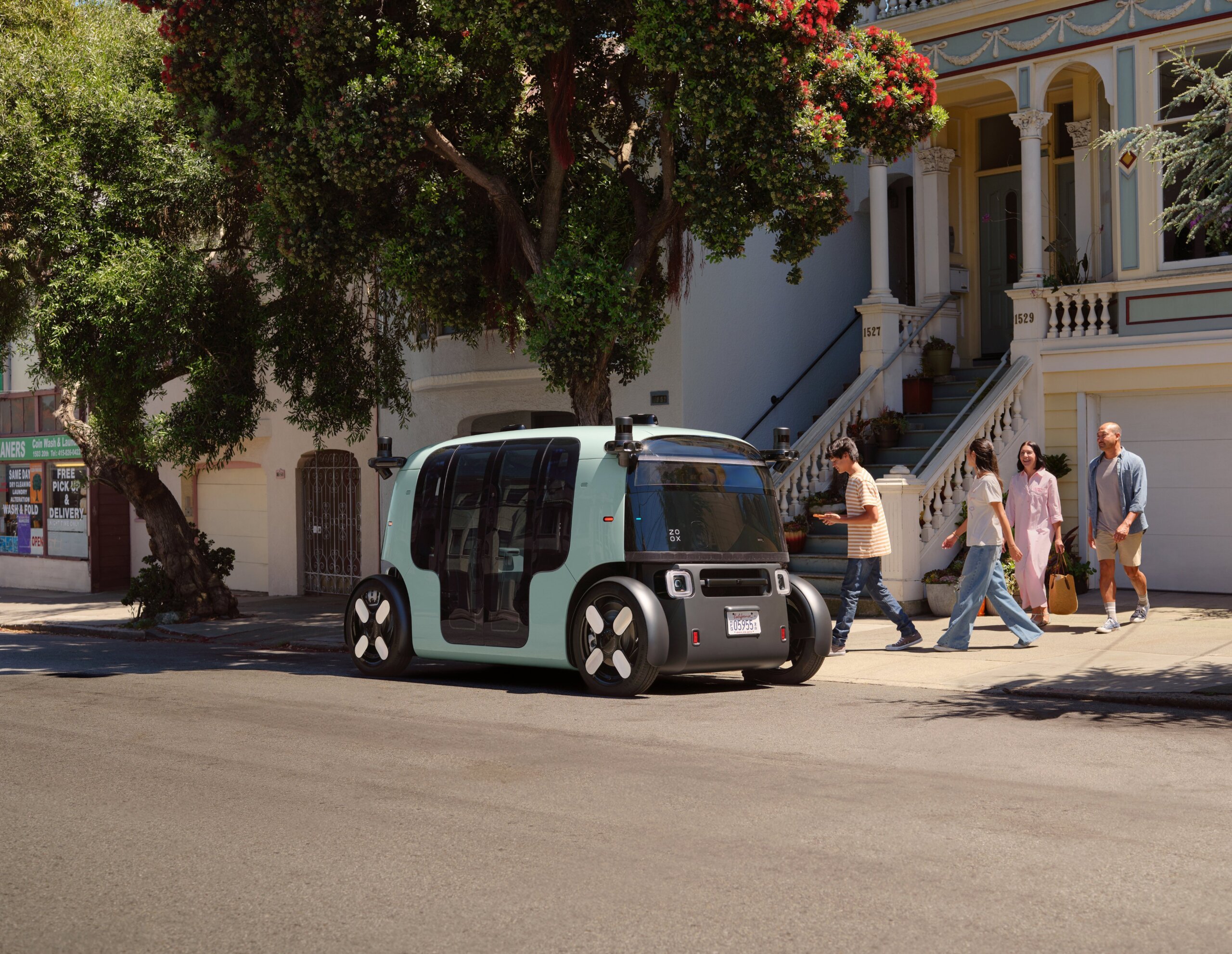 Tutto su Zoox, l'ex startup USA dei taxi a guida autonoma. Chi è la Ceo, quanto ha raccolto è perché Amazon l'ha acquisita per quasi 1 miliardo di dollari Gxw5f01bsAEr Kd scaled
