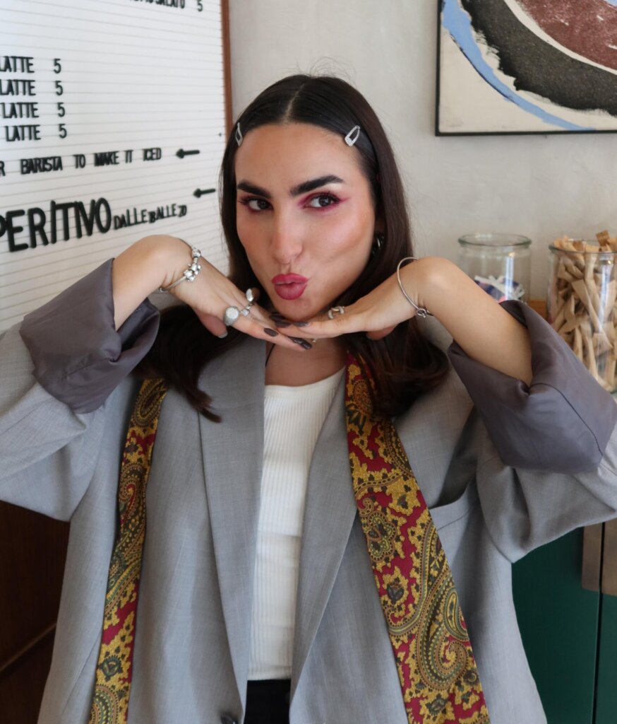 Saida, "la ragazza dell'oroscopo" sui social. «Non temo l'AI, ma la creatività non verrà sostituita» saida 4 scaled e1756921232756