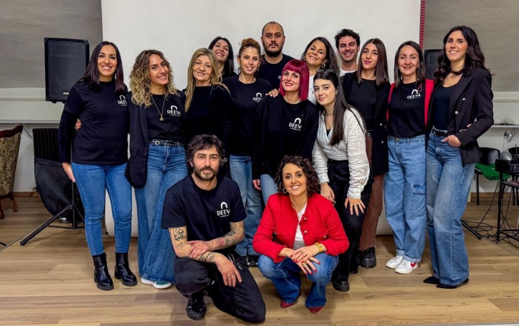 L’imprenditrice che mette le mani nei capelli partendo dallo smartphone. Così nasce la startup dei parrucchieri a domicilio deeva team