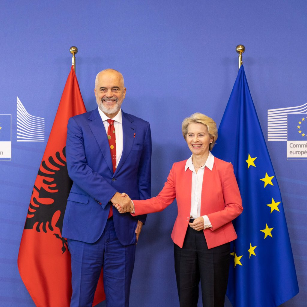 Una AI "ministro" nel governo albanese. Edi Rama accoglie Diella, la nuova responsabile degli appalti pubblici FzoXHKoWcAMMtB4