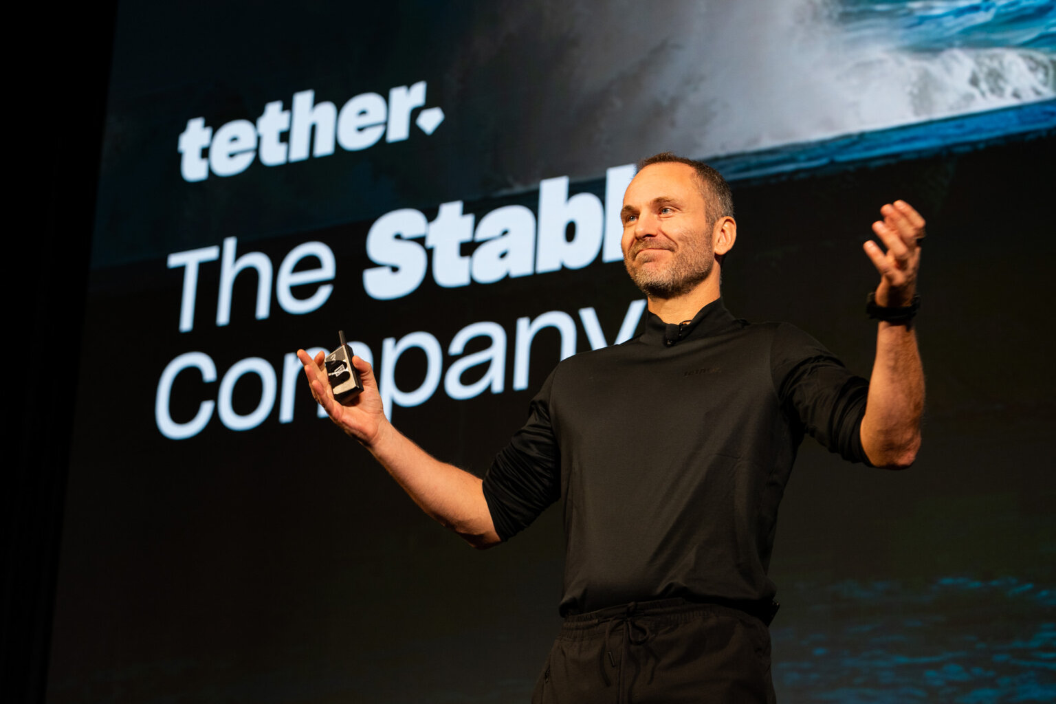 Cosa sappiamo sul nuovo fundraising di Tether. L’ex startup di stablecoin di Ardoino vicina a una valutazione da 500 miliardi? tether