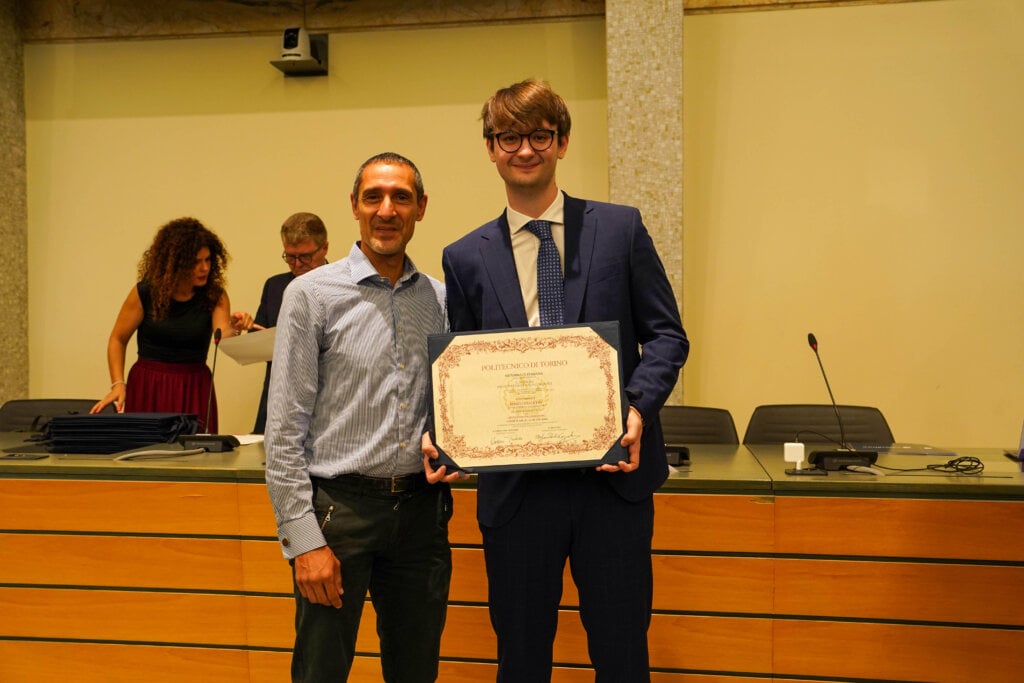 A Torino il primo laureato in ingegneria quantistica in Italia. Sogna un futuro da prof. «Non esiste il talento puro, conta la costanza» unnamed