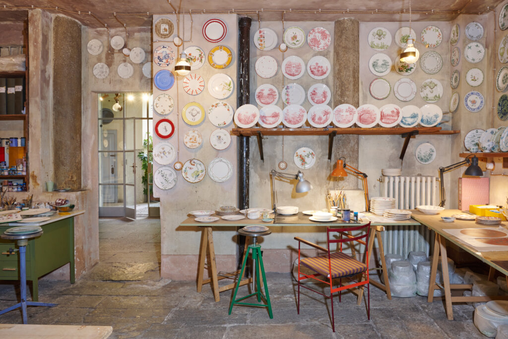 A Milano un garage diventa laboratorio di ceramica. E le creazioni dell’impresa di famiglia Paravicini viaggiano nel mondo Paravicini lab 35640 valentinasommariva 3840px