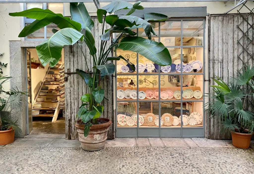 A Milano un garage diventa laboratorio di ceramica. E le creazioni dell’impresa di famiglia Paravicini viaggiano nel mondo unnamed