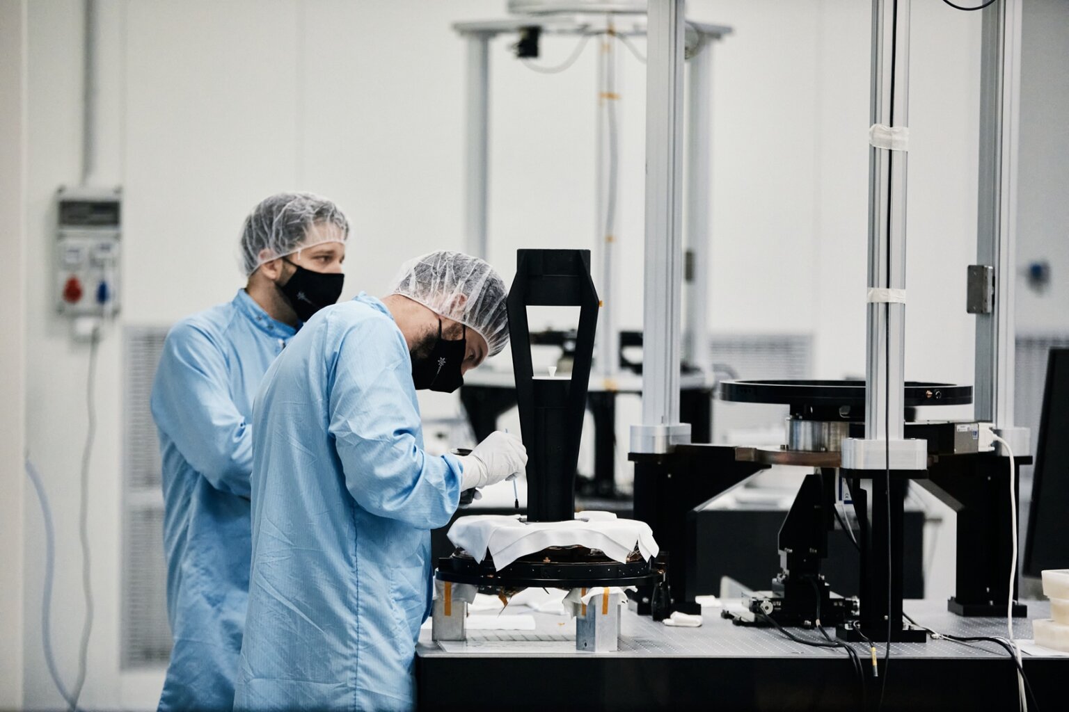 Officina Stellare sottoscrive con Leonardo un nuovo contratto da 1,6 milioni di euro per un sistema ottico satellitare. Che cosa sappiamo? 101123 Officina Stellare INTERNI 0123