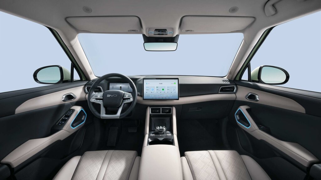 BYD inchioda: al via il più grande richiamo di auto elettriche del colosso cinese per questioni di sicurezza PC 09big