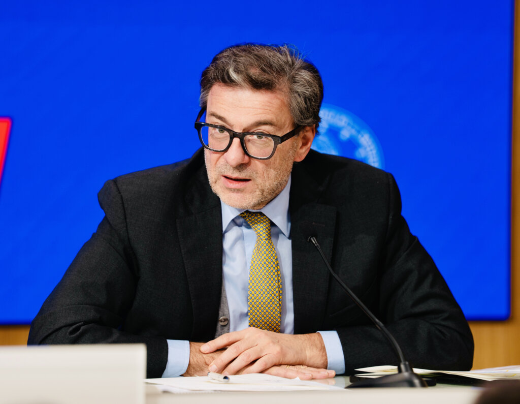 Cedolare secca per gli affitti brevi: per chi aumenta al 26% e per chi resta al 21%? Ecco cosa dice la Manovra giorgetti