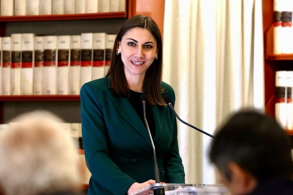 Il Ddl AI è poco intelligente? La sferzata di Ascani: «Occasione persa dal governo, per le startup la politica dialoghi coi fondi VC»