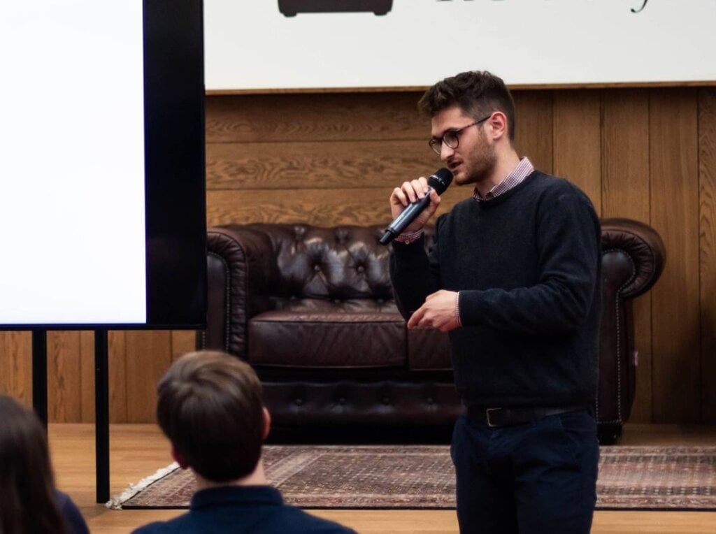 «Quando lavoravo in Google ho visto nascere Gemini. Oggi lancio la mia startup di AI a Madrid» ASIF3 e1760957977327