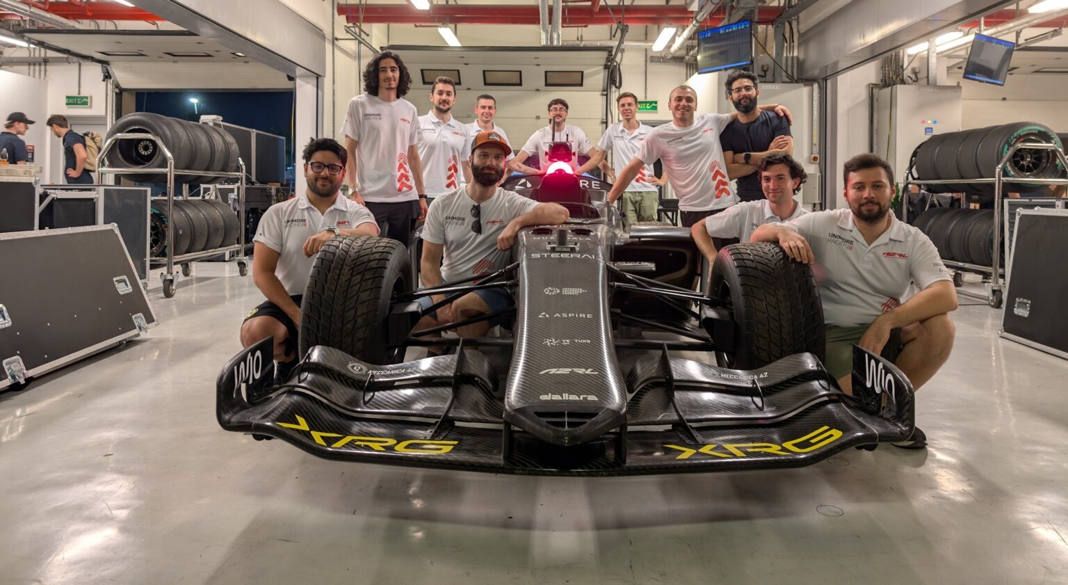 Da Modena l’università sulla monoposto di F1, ma a guidare l’auto è l’AI. «Un’inesattezza in pista può costare carissima» F1