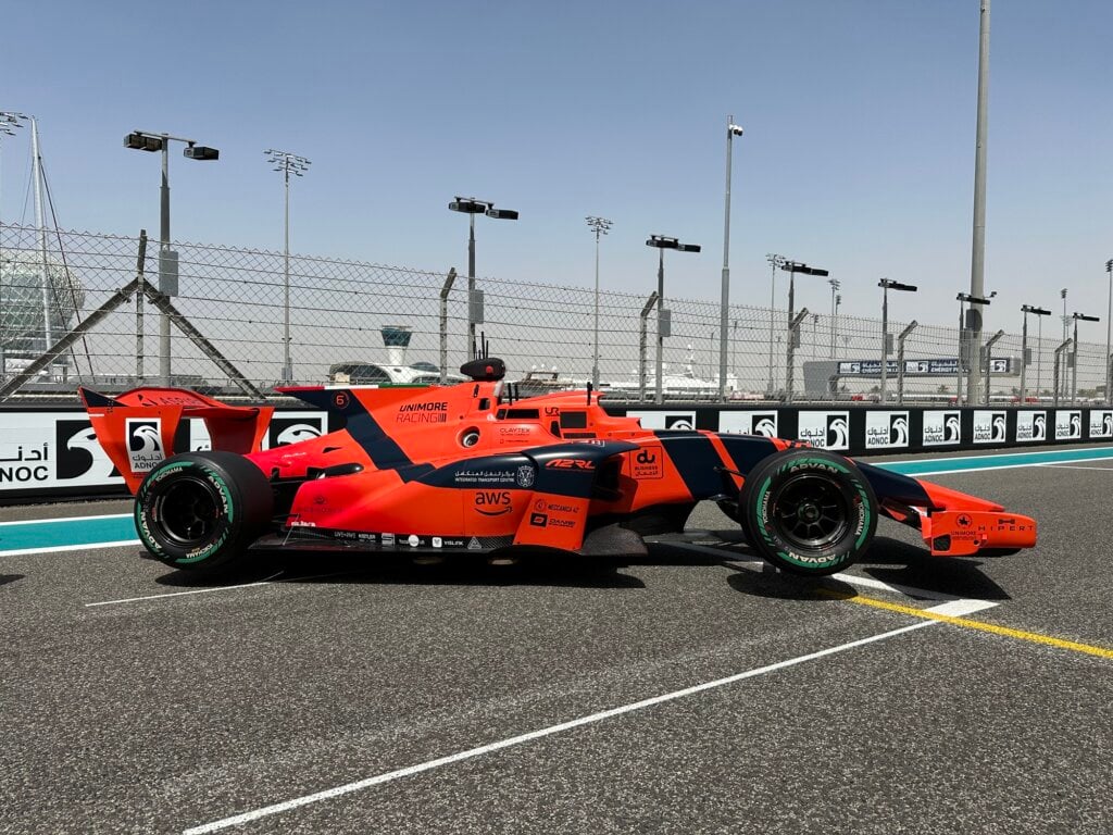 Da Modena l'università sulla monoposto di F1, ma a guidare l’auto è l’AI. «Un’inesattezza in pista può costare carissima» unimore f1 F 1