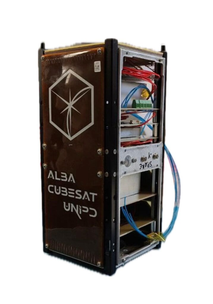 L'ingegnera aerospaziale che sogna in grande. «Voglio progettare i motori per i razzi. E poi andarci anche io nello Spazio» alba cubesat
