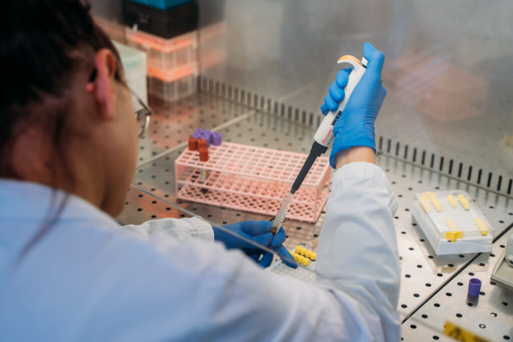 La battaglia plurale per una salute Plastic Free. «Insieme studiamo gli effetti delle nanoplastiche sul cervello» Plasticfree 79