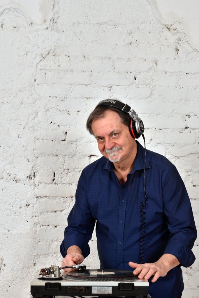 Tre musicisti e un’idea geniale: usare l'AI per omaggiare le poesie più belle. «È formidabile per la musica, ma siamo noi che arrangiamo» DSC 7279