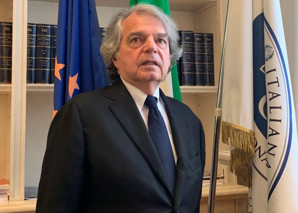CNEL, dopo una giornata di polemiche Renato Brunetta capitola: niente aumento di stipendio